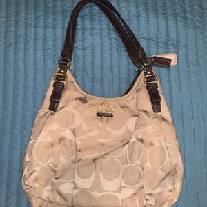 Coach 1941 Maggie Hobo